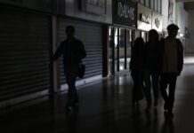 В Україні завтра будуть відключення світла, але вже за графіками