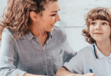 Психолог назвала 5 причин, чому сучасним мамам складніше виховувати дітей