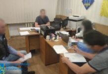 Хабар за безперешкодне користування спецтехнікою: посадовцю одного із відділень Регіонального офісу водних ресурсів Дніпропетровщини повідомлено про підозру