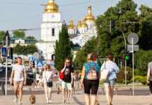 Дощі, але не без “компенсації”. Синоптики розповіли про погоду у перші вихідні літа