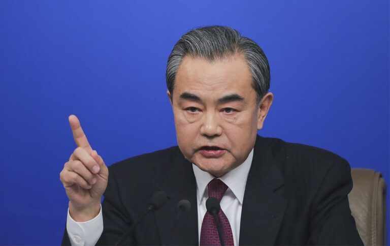 Головний дипломат Китаю може проігнорувати саміт миру: Politico назвало причину