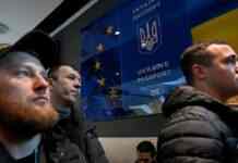 МЗС відновлює консульські послуги для чоловіків, але є нюанс