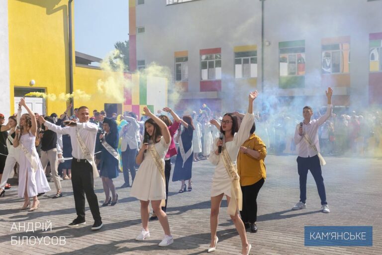 У Кам’янському пролунав останній дзвоник