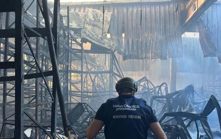 Обстріл “Епіцентру” в Харкові: рятувальники знайшли тіло п’ятої жертви