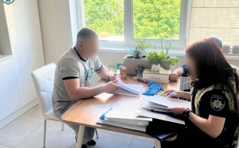 Заволоділи 1,7 млн грн бюджетних коштів на укладенні договорів купівлі-продажу деревини: викрито 3-х місцевих жителів Запоріжжя