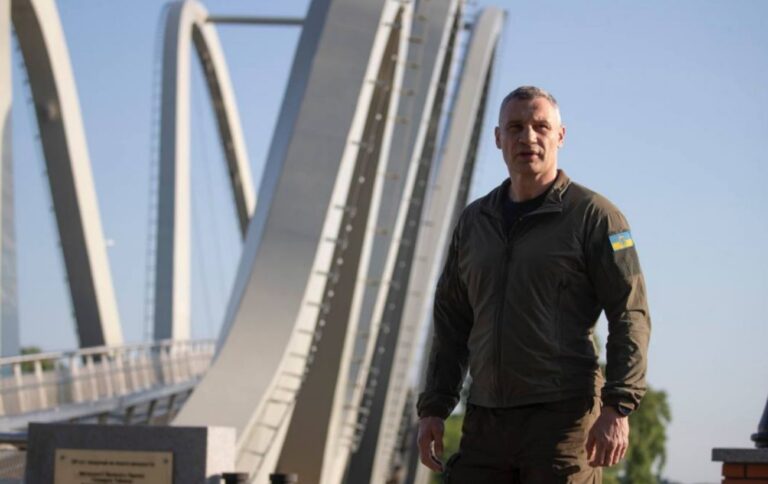 З металу “Азовсталі”: що відомо про новий міст у Києві, відкритий Кличком
