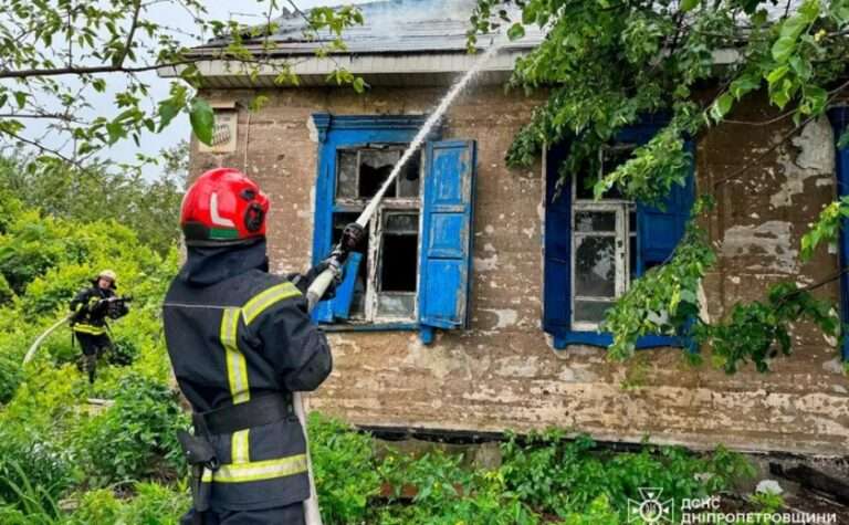 У Кам’янському вогнеборці ліквідували займання приватного будинку