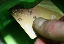 Крали гроші з чужих рахунків: у Кам’янському затримали грабіжників