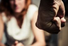 Вчиняли домашнє насильство відносно жінок: слідчі Дніпра повідомили про підозру двом кривдникам