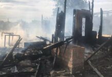 Вигорів вщент: у Запоріжжі через коротке замикання електромережі зайнявся будинок