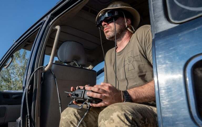 Українські розвідники показали серію знищення окупантів та їх техніки у Харківській області