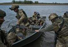 Прикордонники показали, як патрулюють кордон із Білоруссю по Дніпру (відео)