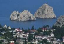 Перекрили бухту та заявляють про морські дрони: РФ оголосила тривогу у Криму