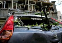 Війська РФ атакували дроном цивільне авто на Херсонщині, двоє постраждалих – влада