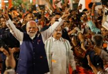 Коаліція Моді отримує більшість місць у парламенті Індії, але значно менше, ніж прогнозували