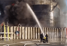 У РФ через добу локалізували пожежу на нафтобазі в Азові, куди 18 червня влучив дрон