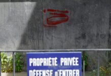 У Парижі затримали трьох людей за графіті з трунами – ЗМІ