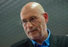 Акунін заявив про блокування сайтів в Росії, що продавали «небажані» книги