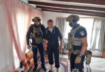 Вилучили наркотики на мільйон гривень: запорізькі поліцейські припинили діяльність групи наркозбувачів