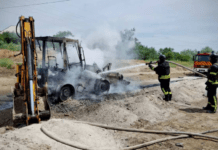 Нікопольські рятувальники ліквідували пожежу, що сталася внаслідок ворожого обстрілу
