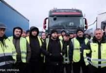 Далекобійників можуть забронювати від мобілізації? Зеленський відповів на петицію