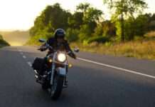 На замітку мотоциклістам. Скільки доведеться заплати за їзду без шолома