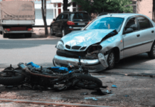 У Дніпрі на Криворізькій зіштовхнулись мотоцикліст та Daewoo: подробиці ДТП з постраждалим