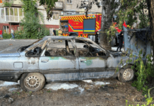 В одному з районів Запоріжжя посеред вулиці спалахнув «Renault»: подробиці від вогнеборців
