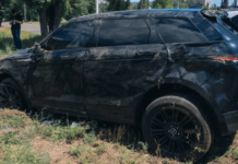 У Дніпрі Rover виїхав на узбіччя й перекинувся на бік: водій в лікарні