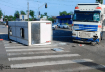 Внаслідок зіткнення вантажівки з автобусом постраждали 21 пасажир та водій: подробиці ранкового ДТП у Кривому Розі