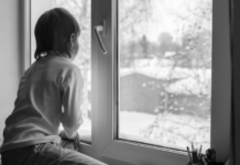 У Кривому Розі 5-річний хлопчик випав з вікна: деталі