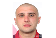 Поліція Дніпра розшукує підозрюваного у замаху на вбивство чоловіка: прикмети