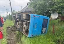 На Закарпатті перекинувся рейсовий автобус: травмовано одинадцять пасажирів (фото)
