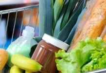 Не “ведіться” на хитрощі продавців: які продукти краще не купувати в супермаркеті