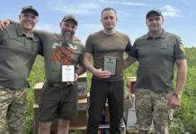 Мер Камʼянського Андрій Білоусов із керівником ГО «Патріот-2015» Павлом Некритим їздили на Харківський напрямок