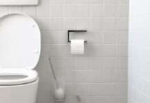 Легке рішення без додаткових витрат: як начисто відмити дно унітазу