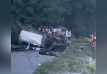 У Кам’янському Dodge Challenger влетів у стовп та перекинувся: деталі