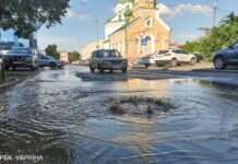 У одному з районів Києва стався прорив трубопроводу