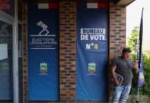 У Франції відбуваються дострокові парламентські вибори