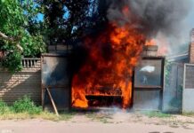 У Кривому Розі згорів «ВАЗ» у гаражі