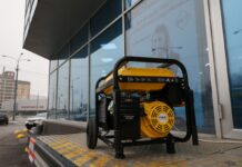 В Україні знову почались аварійні відключення світла: які області у списку