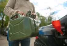 Робимо запаси: як довго можна зберігати бензин для авто