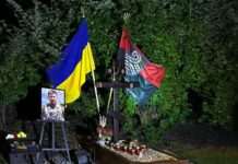 Поліція затримала жінку, яка влаштувала акт вандалізму на могилах бійців у Києві