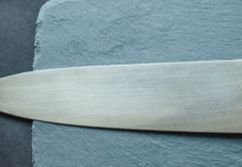 Чому не можна їсти з ножа: пояснення народних забобонів