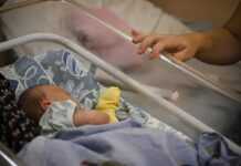 Відпустка по догляду за дитиною: чи може оформити батько та які документи необхідні