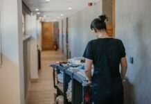 “Складно закривати вакансії”. Кого найбільше бракує в готельній галузі в Україні