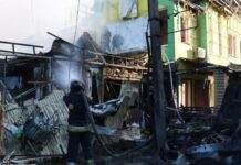 Рятувальники ліквідували наслідки ворожого удару по місту Вільнянськ Запорізької області