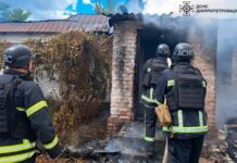 У Нікопольському районі вогнеборці ліквідували пожежі, що виникли внаслідок обстрілу