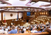 У парламенті Молдови силовики проводять обшуки