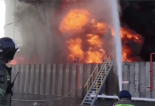 У Курській області РФ після ймовірної атаки горить завод низьковольтної апаратури